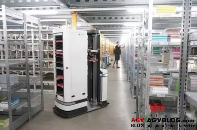 How long can the storage robot AGV be fired!