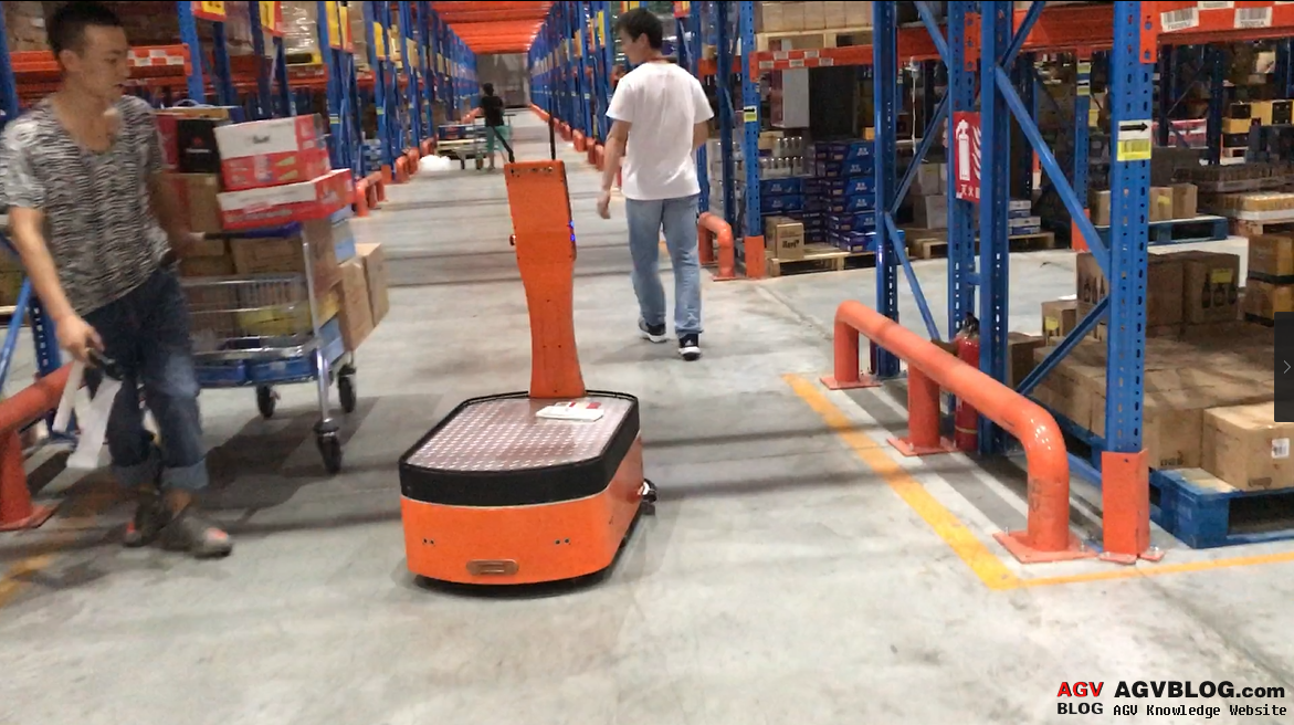 Effectively improve the efficiency of warehouse transportation AICRobo warehouse transportation robot completed the initial test