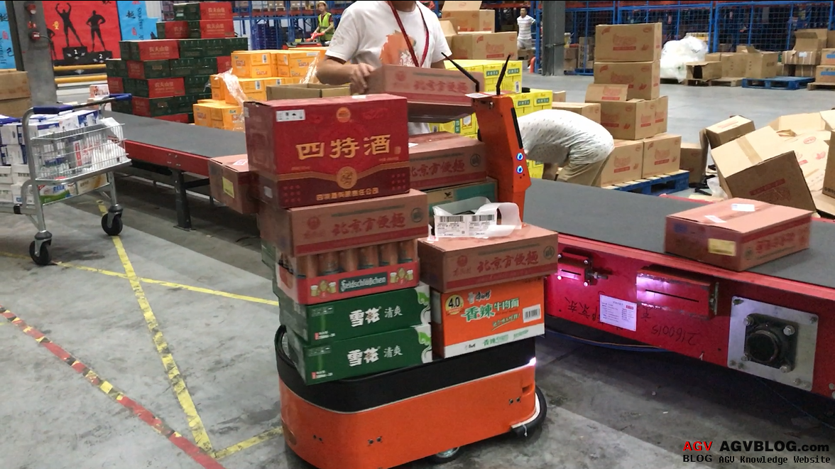 Effectively improve the efficiency of warehouse transportation AICRobo warehouse transportation robot completed the initial test
