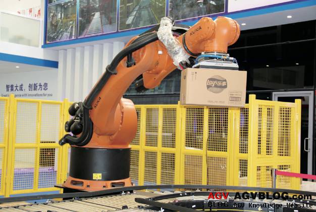 Technical development and application of robots in the warehousing field